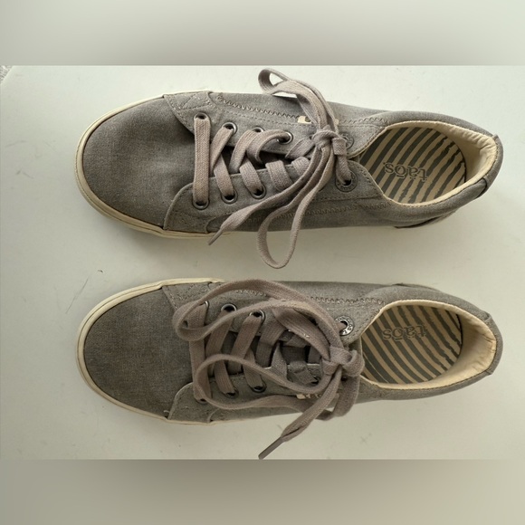 Taos Size 7 Gray Wash Canvas Lace up Sneakers - Picture 8 of 10
